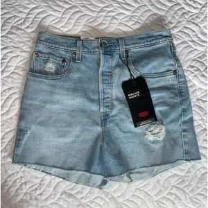 NWT LEVIS RIBCAGE SHORTS
